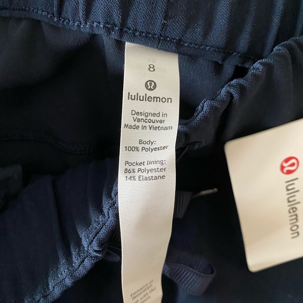 Lululemon On the Fly Short *woven 2.5” size 8